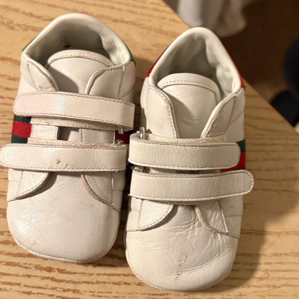 Gucci White Baby Walker Shoes with Red and Green Stripes